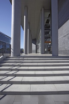 Nijmegen, Stationsumgeving Heyendaal, Belpasso Grigio briljant in combinatie met Tocano Graniet licht.