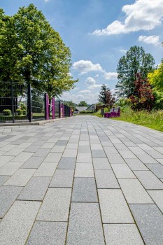 Gummersbach (DE), Woongebied Bernberg, Boulevard Objectkleur Titangrijs, Zilvergrijs en Lichtgrijs.