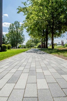 Gummersbach (DE), Woongebied Bernberg, Boulevard Objectkleur Titangrijs, Zilvergrijs en Lichtgrijs.