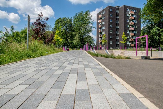 Gummersbach (DE), Woongebied Bernberg, Boulevard Objectkleur Titangrijs, Zilvergrijs en Lichtgrijs.