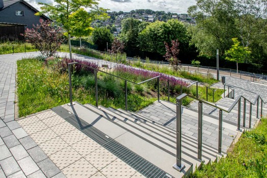 Gummersbach (DE), Woongebied Bernberg, Boulevard Objectkleur Titangrijs, Zilvergrijs en Lichtgrijs.