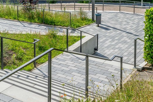 Gummersbach (DE), Woongebied Bernberg, Boulevard Objectkleur Titangrijs, Zilvergrijs en Lichtgrijs.