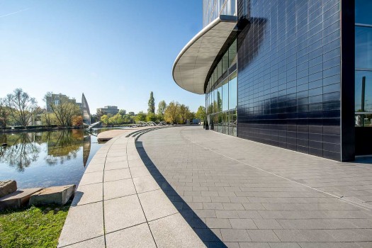 Düsseldorf (DE), ARAG Verzekering centraal, Boulevard Dolomietgrijs.