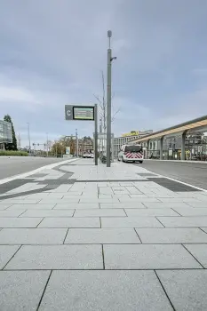 Remscheid Busbahnhof, Boulevard Lichtgrau.