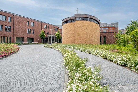 Münster (DE), Nieuwbouw Conventie Mauritz Casa, Brikk Basaltgrijs gemarmerd.