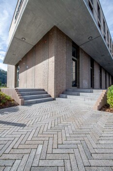 Gummersbach (D), Hotel Steinmüller, Brikk Brown grey, textured.