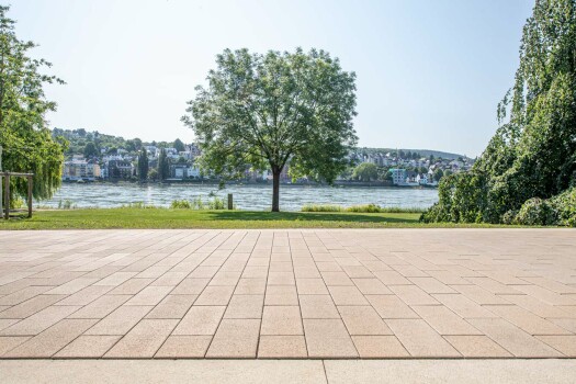 Koblenz (D), Kaiserin-Augusta-Promenade, Corio EcoTerra, Objectcolor 8015.