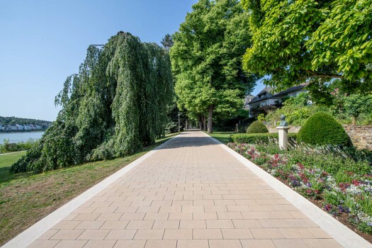 Koblenz (D), Kaiserin-Augusta-Promenade, Corio EcoTerra, Objectcolor 8015.