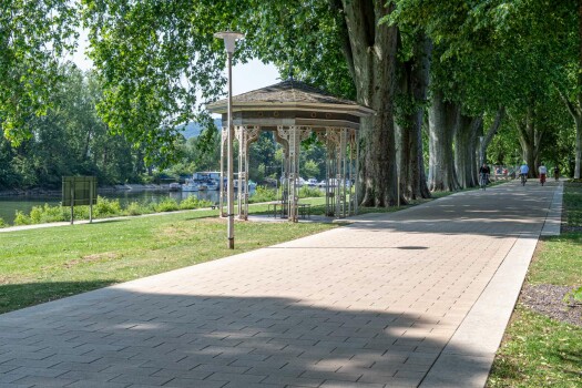 Koblenz (D), Kaiserin-Augusta-Promenade, Corio EcoTerra, Objectcolor 8015.