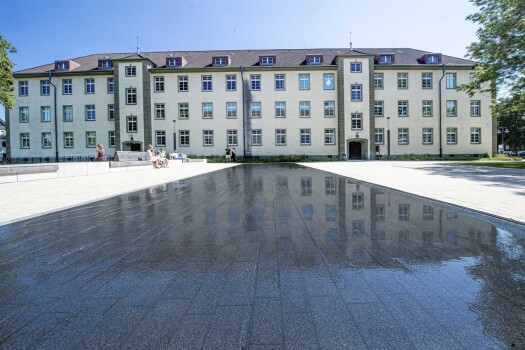 Herford (D), Education campus, La Linia Objectkleur 3426 met waterplain in objektkleur 3083.