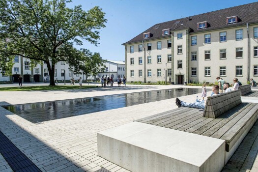 Herford (D), Education campus, La Linia Objectkleur 3426 met waterplain in objektkleur 3083.