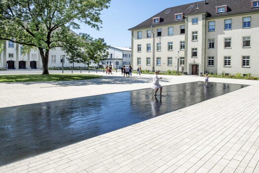 Herford (D), Education campus, La Linia Objectkleur 3426 met waterplain in objektkleur 3083.