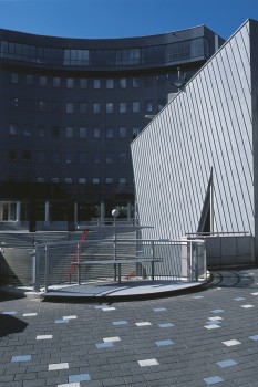 Utrecht, Station, La Linia Basaltantraciet, Granietlicht en blauw.