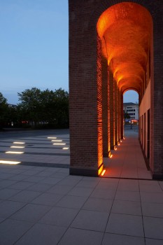 Essen (DE), Glückaufhaus, La Linia Zandbeige.