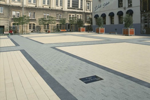 Dunkerque (FR), Place du Palais de Justice, La Linia Objectkleur.