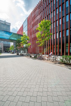 Köln (DE), Unikliniek, La Linia Granietgrijs en Granietdonkergrijs.