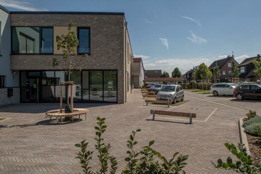 Bönen (D), Kindergarten Kleine Forscher, Brikk Brown grey, textured.