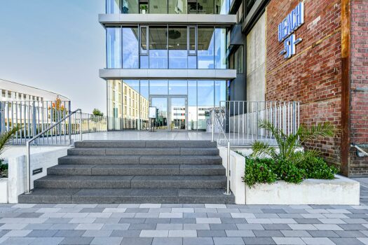 Gummersbach (D), Beach51, Palladio Anthracite, Dark grey and Middle grey in combination with Boulevard Light grau und Tocano block steps Anthracite.