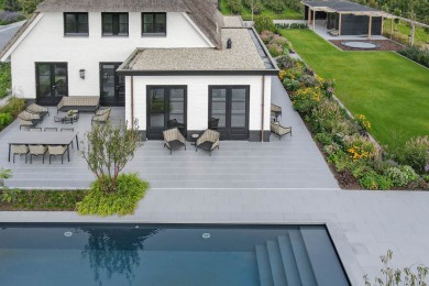 Platinum Terrassenplatte Grau Mittel Reetdach Sylt Landhaus Pool Einfassung 2545 004