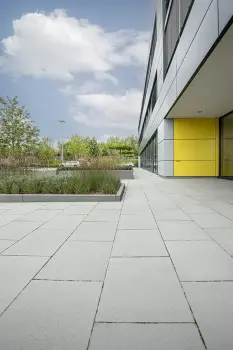 Oelde, Firmengebäude, Senzo Titan in Kombination mit Alessio-Stelen CD 3501.