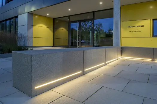 Oelde, Firmengebäude, Senzo Titan in Kombination mit Scala Block CD 3501 mit Lichtleiste.