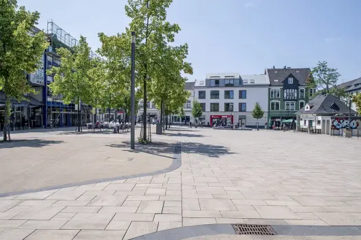 Solingen-Ohlings, Marktplatz, Umbriano Granitbeige.
