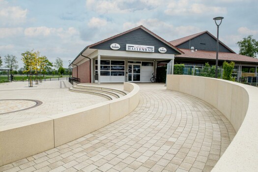 Garrel (D), School and sports center, Umbriano Granite beige, textured.