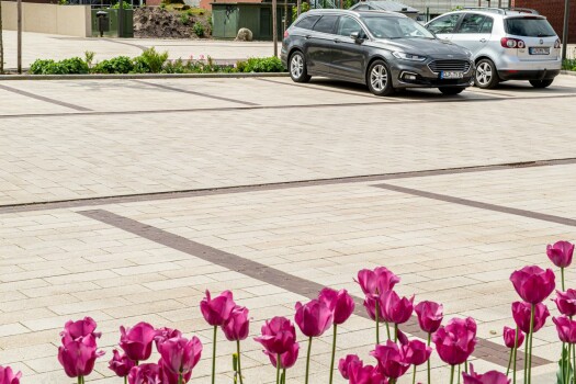 Garrel (D), School and sports center, Umbriano Granite beige, textured.