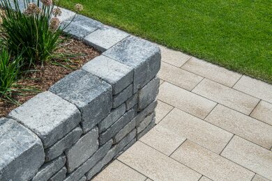 Umbriano Terrassenplatte Granitbeige Modo Mauer 2610 020 gemasert Kontrast 