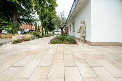 Umbriano Terrassenplatte Granitbeige Modo Mauer Beige Scarino 2630 012 Einfahrt Hauseingang Sand