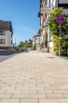 Waldeck (D), City centre, Umbriano Granite beige, textured.