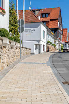 Waldeck (D), City centre, Umbriano Granite beige, textured.