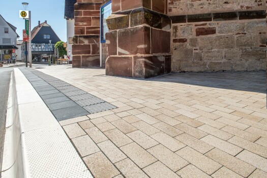 Waldeck, City centre (D), Umbriano Granite beige, textured in Combination with Blind guidance pavement Anthrazit.