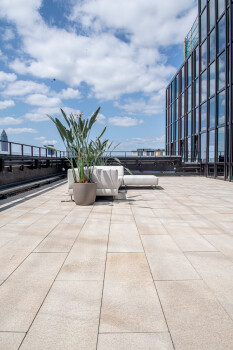 Frankfurt (D), Westend tower, roof terrace, Umbriano Granite beige, textured.