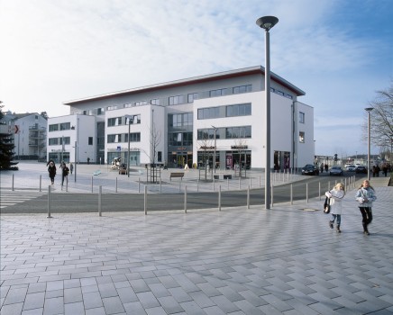 Iserlohn (DE), Voorplein station, Belpasso Grigio brillant.