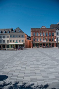 Bitburg (DE), Plaats am Spittel, Palladio Tinten 13.01, 13.03 en 13.05.