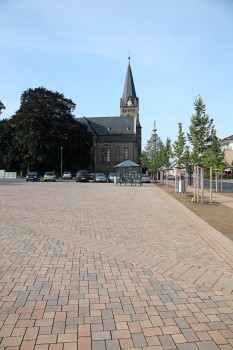 Langenfeld (DE), Reusrather Plaats, Terra Toscana Terra-bruin genuanceerd.