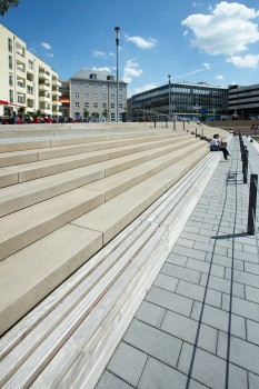 Mülheim (DE), Ruhrbania - Ruhrpromenade en Water-Wandel-Rustplaats, Terra Venetiana Lavaantraciet genuanceerd in combinatie met ConceptDesign-Rechte Traptreden Zichtbeton Objectkleur Zandbeige.