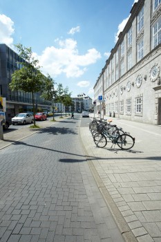 Mülheim (DE), Ruhrbania - Ruhrpromenade en Water-Wandel-Rustplaats, Terra Venetiana Lavaantraciet genuanceerd.