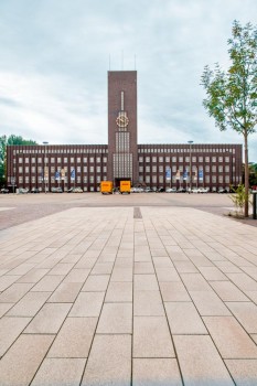 Wilhelmshaven (DE), Stadhuisplein, Umbriano Granietbeige gemarmerd.