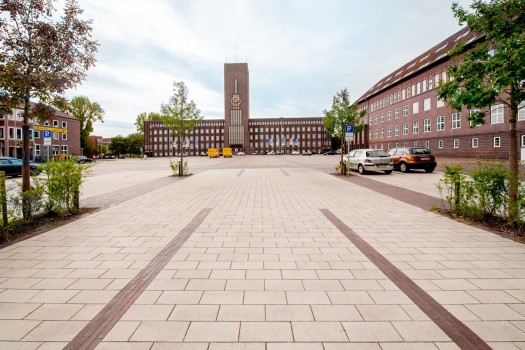 Wilhelmshaven (DE), Stadhuisplein, Umbriano Granietbeige gemarmerd.