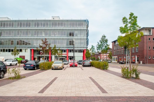 Wilhelmshaven (DE), Stadhuisplein, Umbriano Granietbeige gemarmerd.