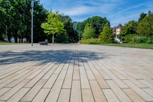 Dülken (DE), Stadspark, Umbriano Granietbeige gemarmerd.