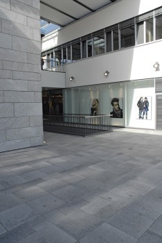 Emmedingen (DE), Merk Galerie, Umbriano Granietgrijs-wit gemarmerd.