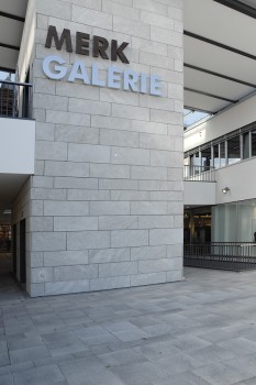 Emmedingen (DE), Merk Galerie, Umbriano Granietgrijs-wit gemarmerd.