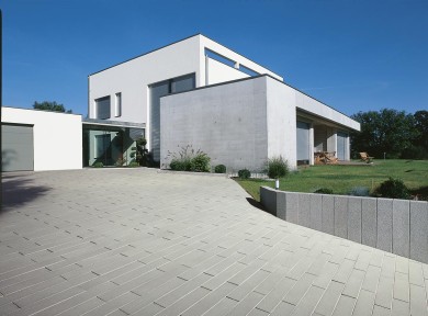 Palladio Pflaster Hauszugang Grau Flachdach Mittel Garage Modern Schlicht Design Einfahrt Zufahrt Sichtbeton Hauszugang 603